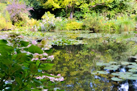 monet's garden giverny official website.